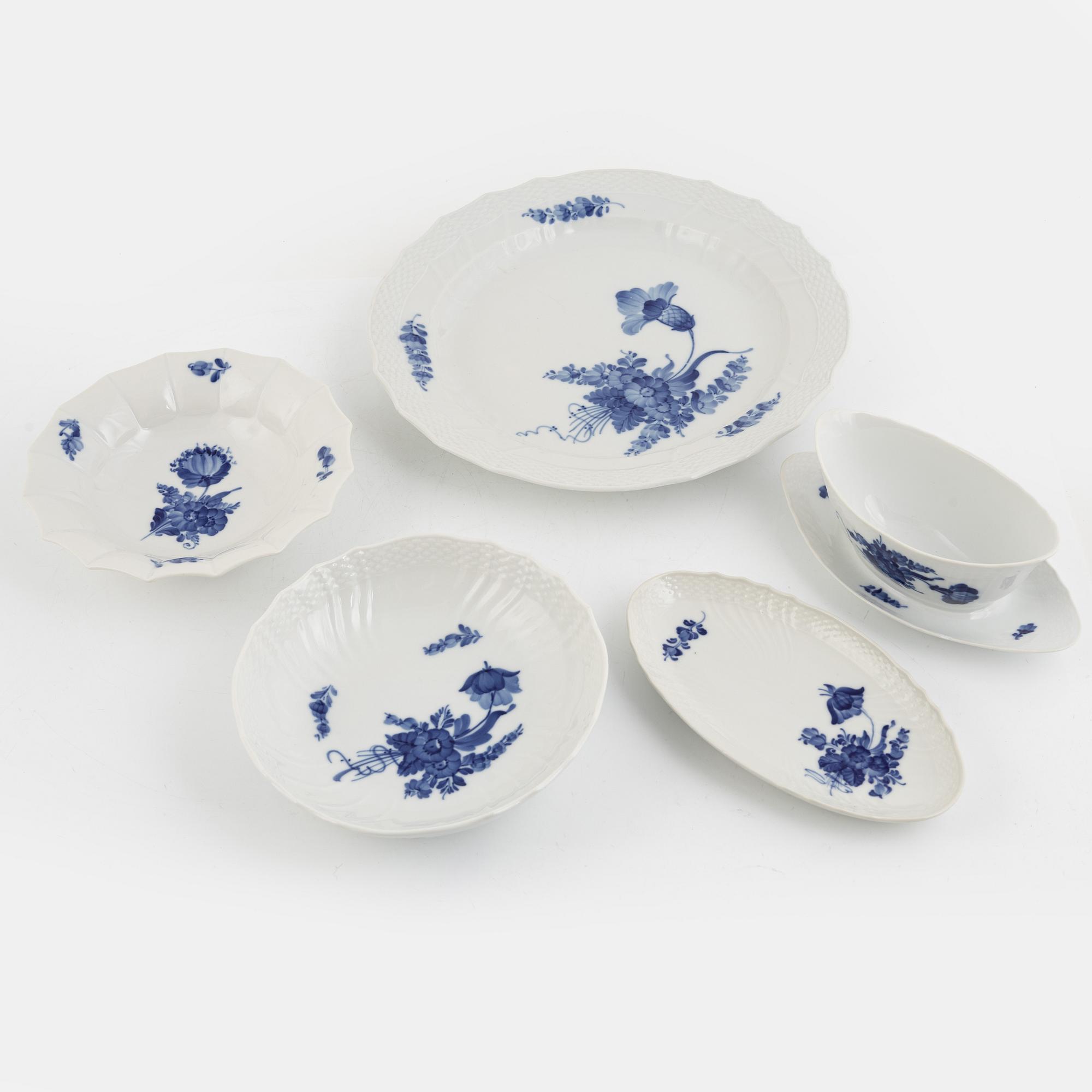 Servisdelar,  44 delar, porslin, "Blå blomst", Royal Copenhagen, Danmark.