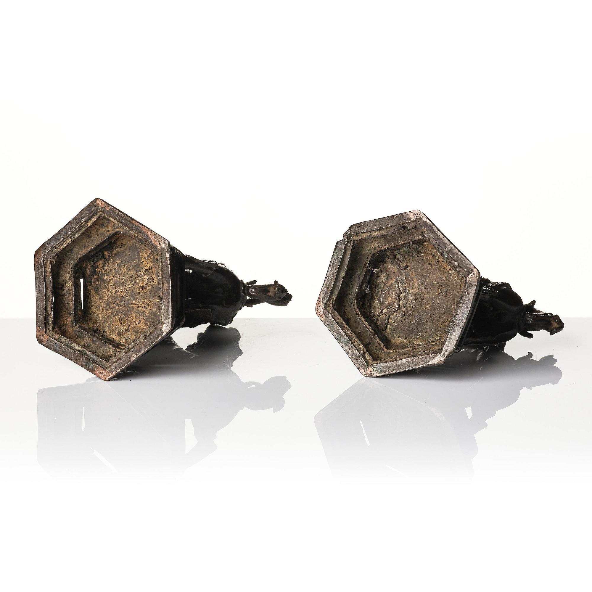 Rökelsehållare, ett par, brons. Yuan/Mingdynastin.