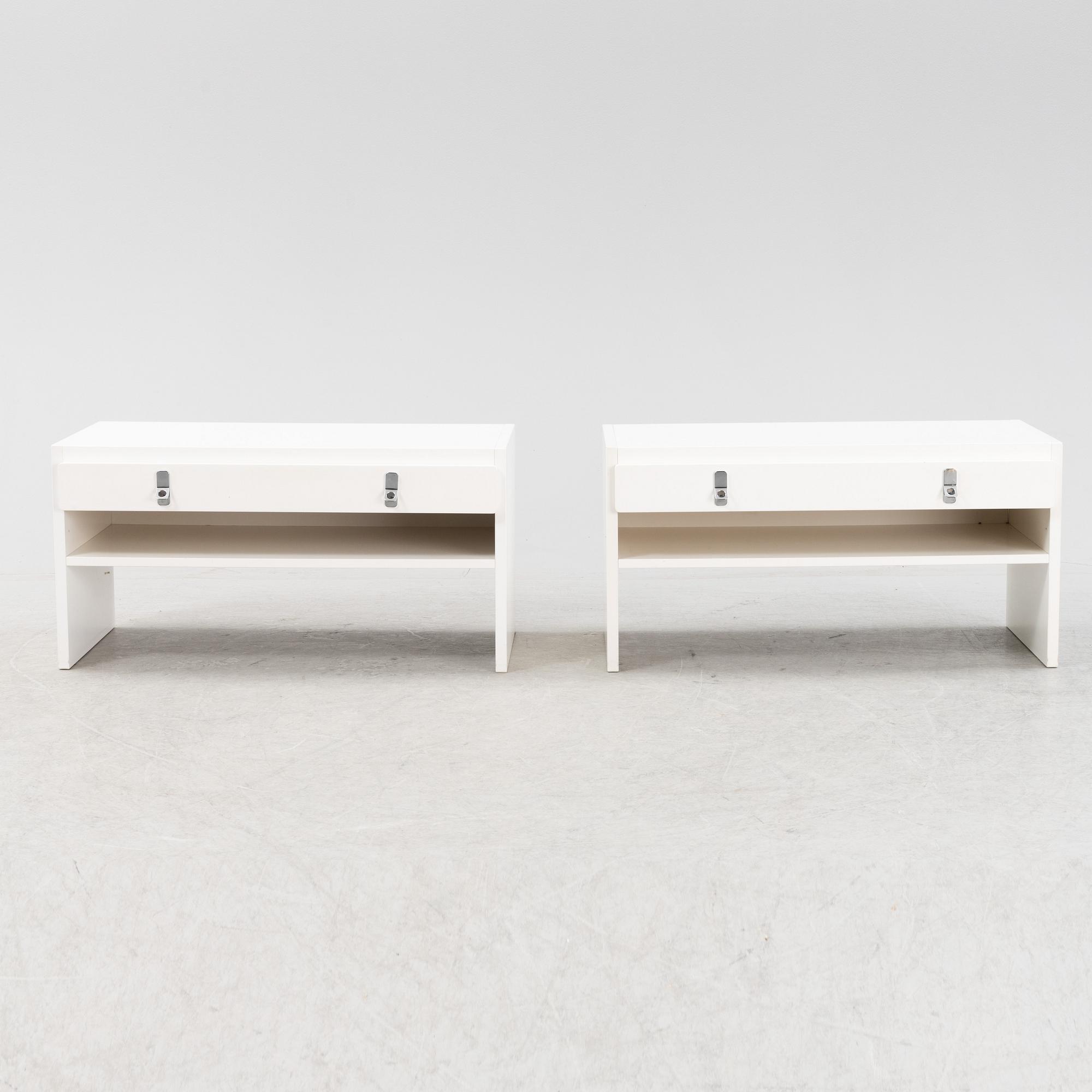 A pair 'Avanti' bedside tables by Antonio Gioia, 1980's.