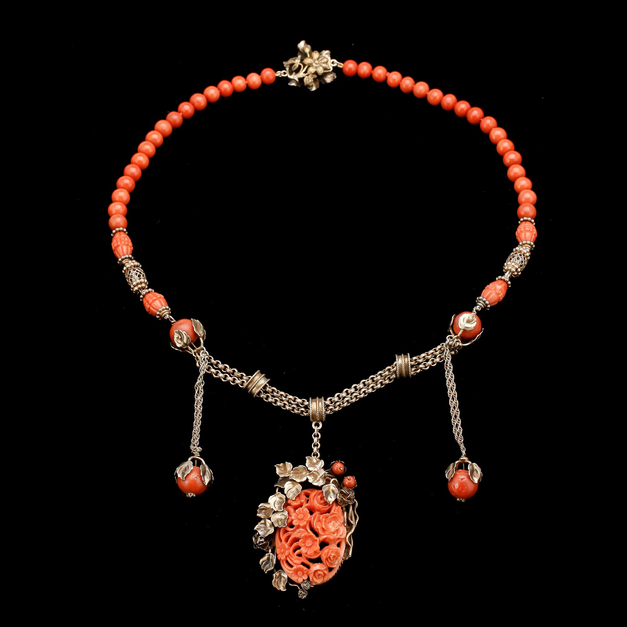 COLLIER, silver och korall, troligen 1900-talets andra hälft.