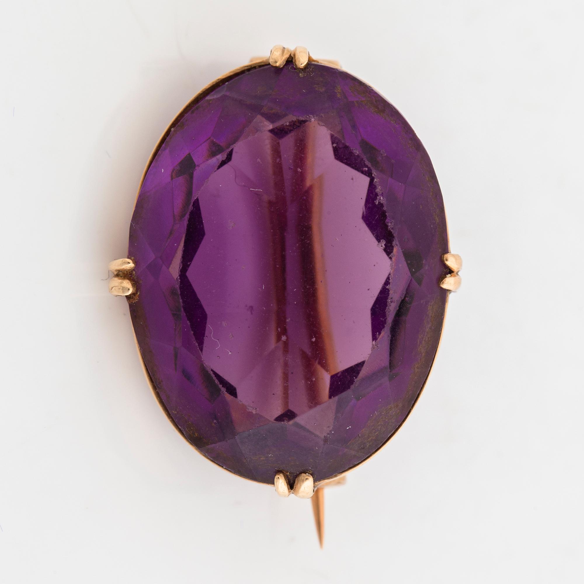 Purple paste brooch.
