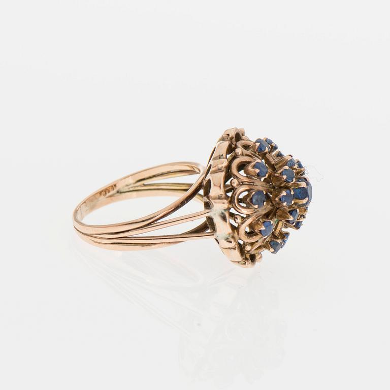 RING, fasettslipade safirer, 18K guld.