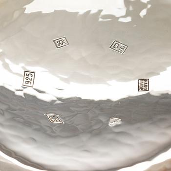 A. Tillander, skål, sterlingsilver och emalj, Åbo 2005.