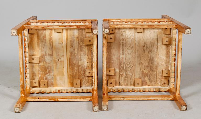 HÖRNSTOLAR, 1 par, fästmansmodell, sekelskiftet 1900.