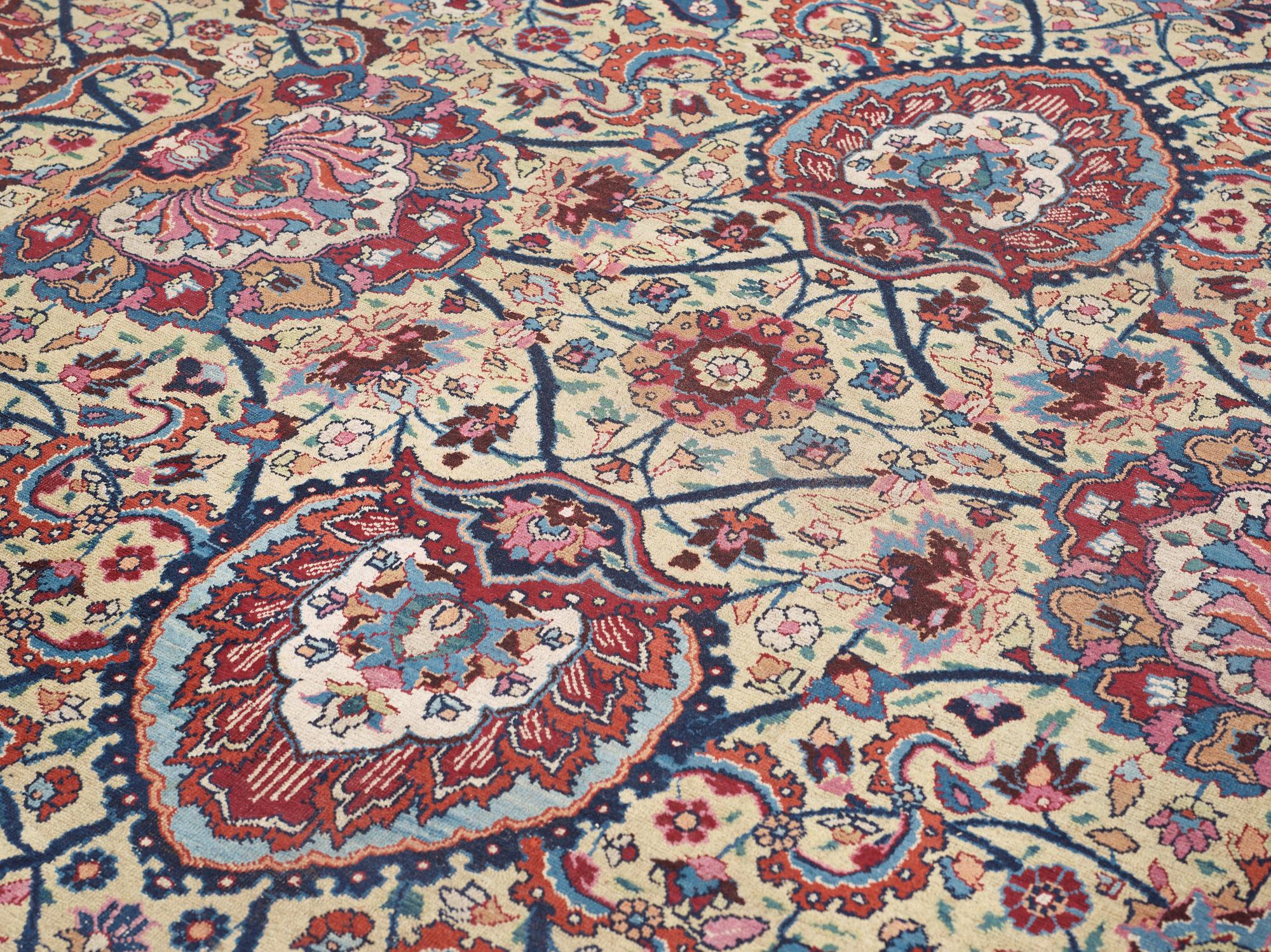 SEMIANTIK MESHED. 518 x 356 cm.
