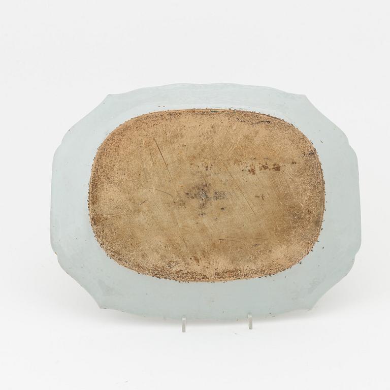 A famille rose serving dish, Qing dynasty, Qianlong (1736-95).