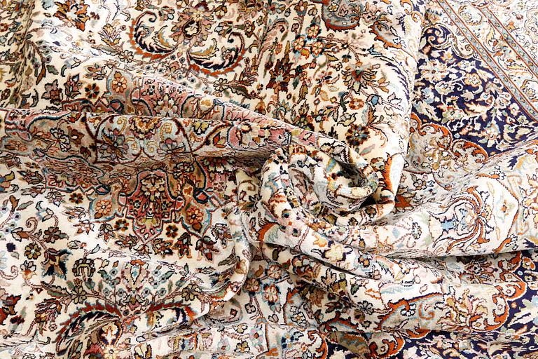 A silk Kashmir carpet, approx. 300 x 200 cm.