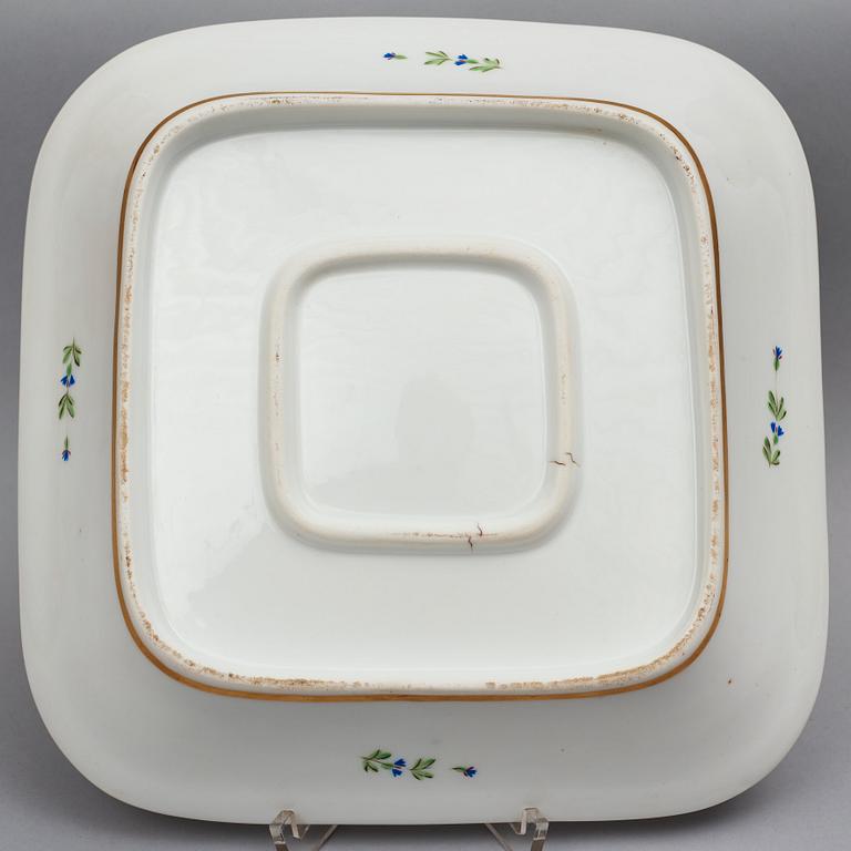 SERVISDELAR, 15 stycken, porslin. Frankrike, Paris, 1800-tal.