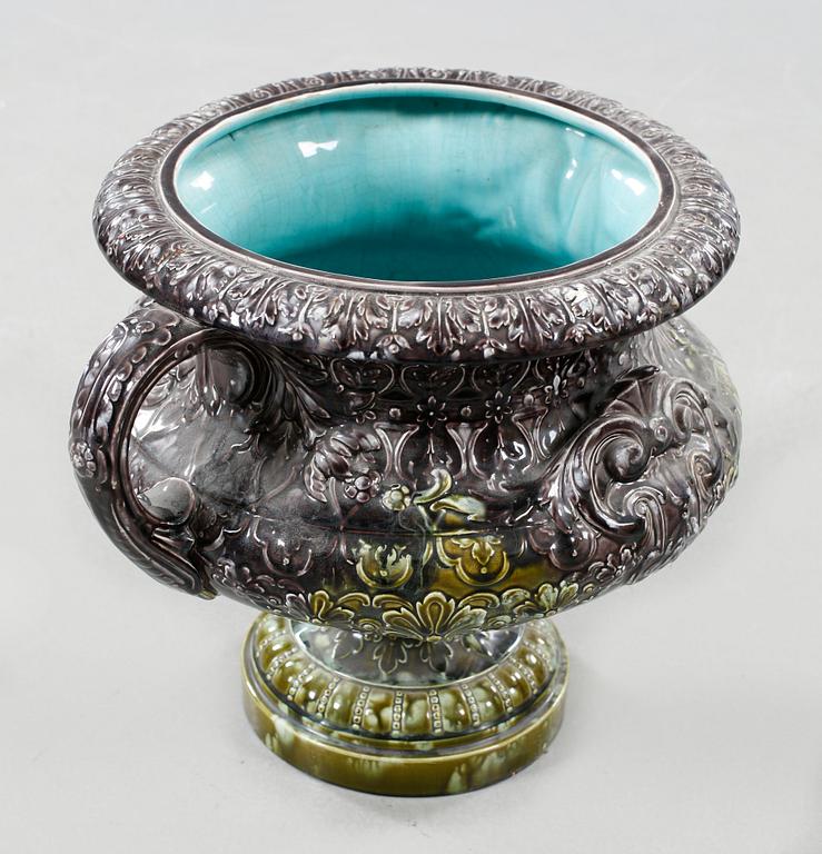 A majolica pot with handles, made by Rörstrand, around year 1900.