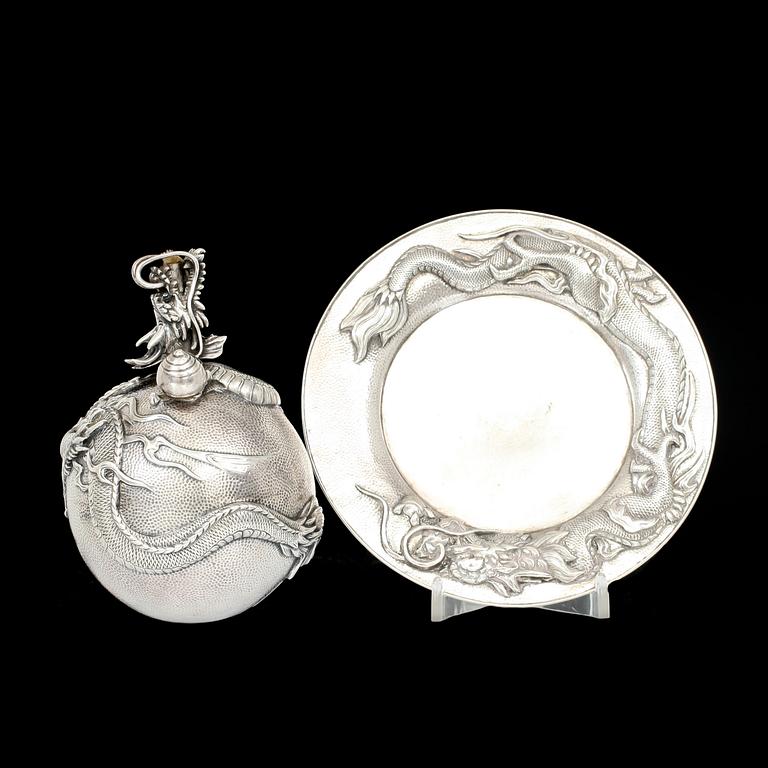 BRÄNNARE PÅ FAT silver. Shanghai, 1900-talets början.