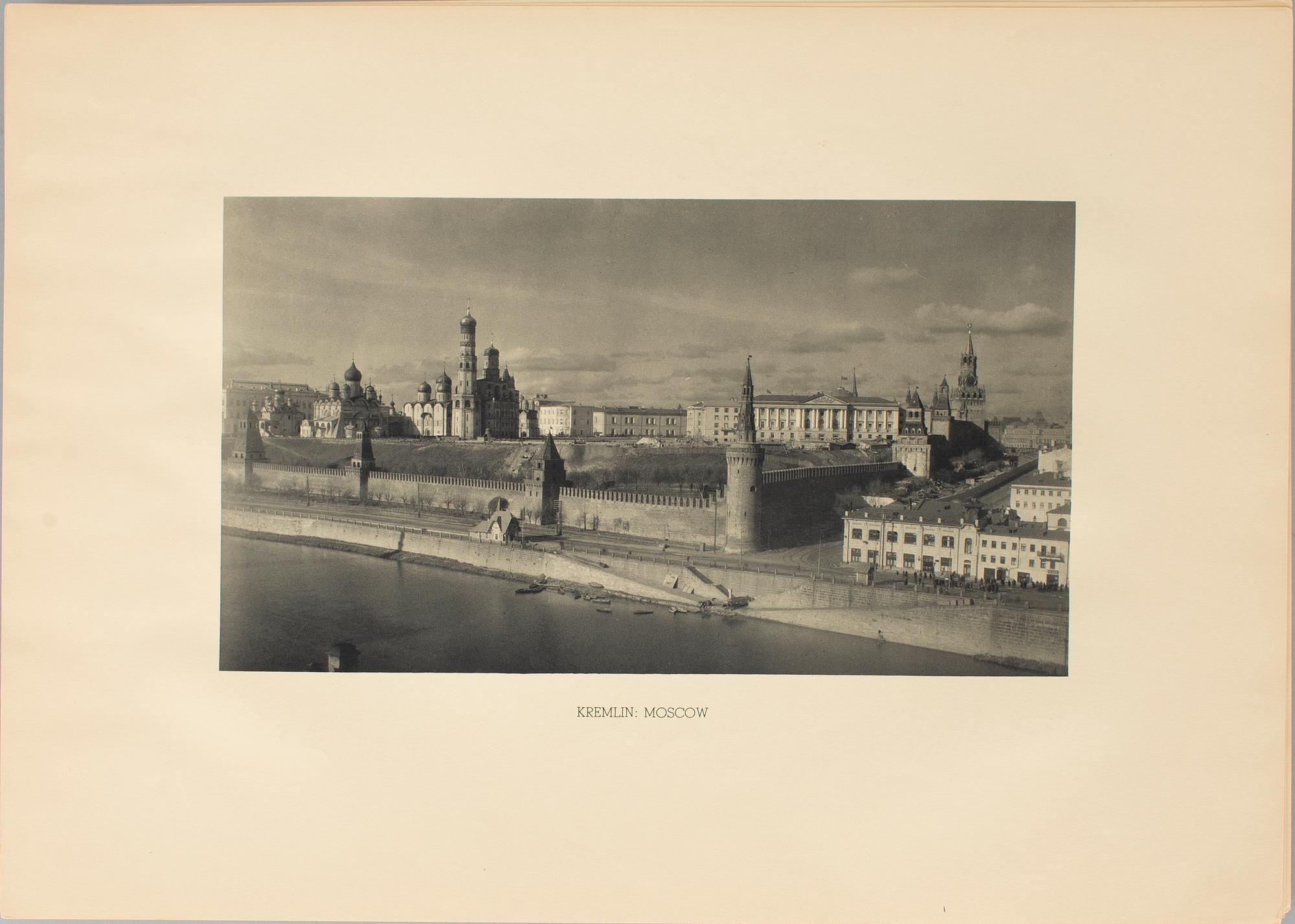 MARGARET BOURKE-WHITE, portfolio med fotogravyrer "Twelve Soviet Photo-prints".