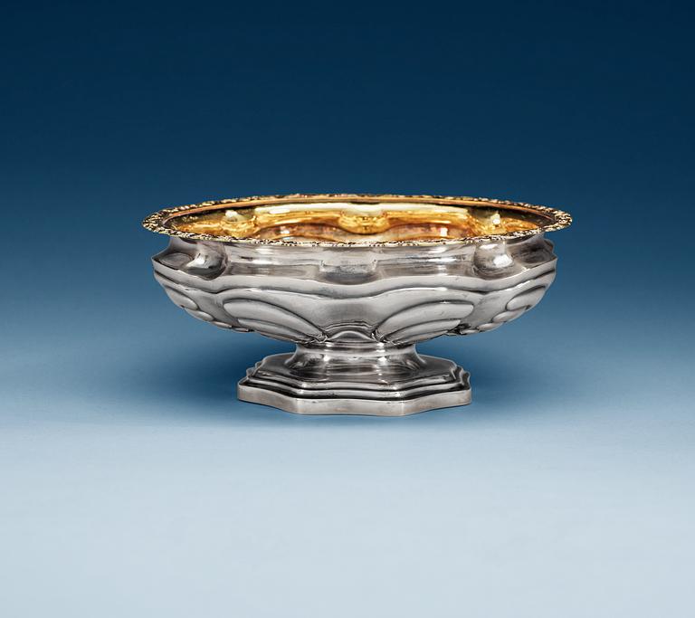 A Russian 19th century parcel-gilt bowl, makers mark of Sven Peter Lindman, S:t Petersburg 1838.