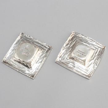 REY URBAN, REY URBAN, a pair of similar sterlingsilver bowls, Stockholm 1974 och 1981.