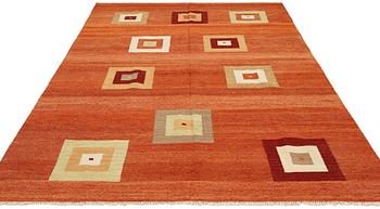 A flat weave carpet, approximately 270 x 174 cm.