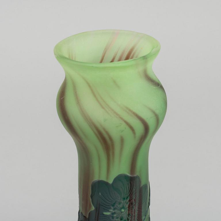 LA LICORNE, a cameo signed glass vase.