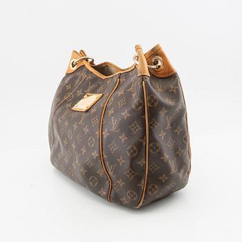 Louis Vuitton,