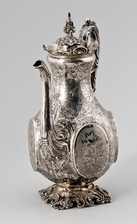 KAFFEKANNA, silver, nyrokoko. Gustav Möllenborg Feron, Stockholm, 1872. Ca 850 gr.