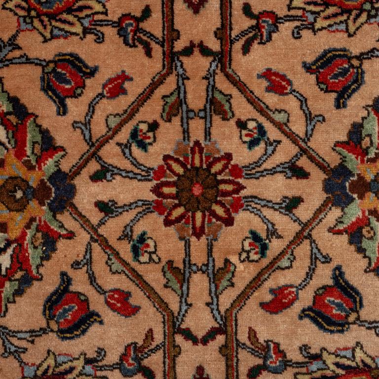 A CARPET, Old Tabriz, ca 328,5 x 239 cm.