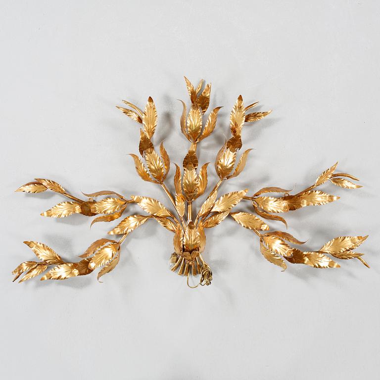 A wall lamp from the second half of the 20th century.