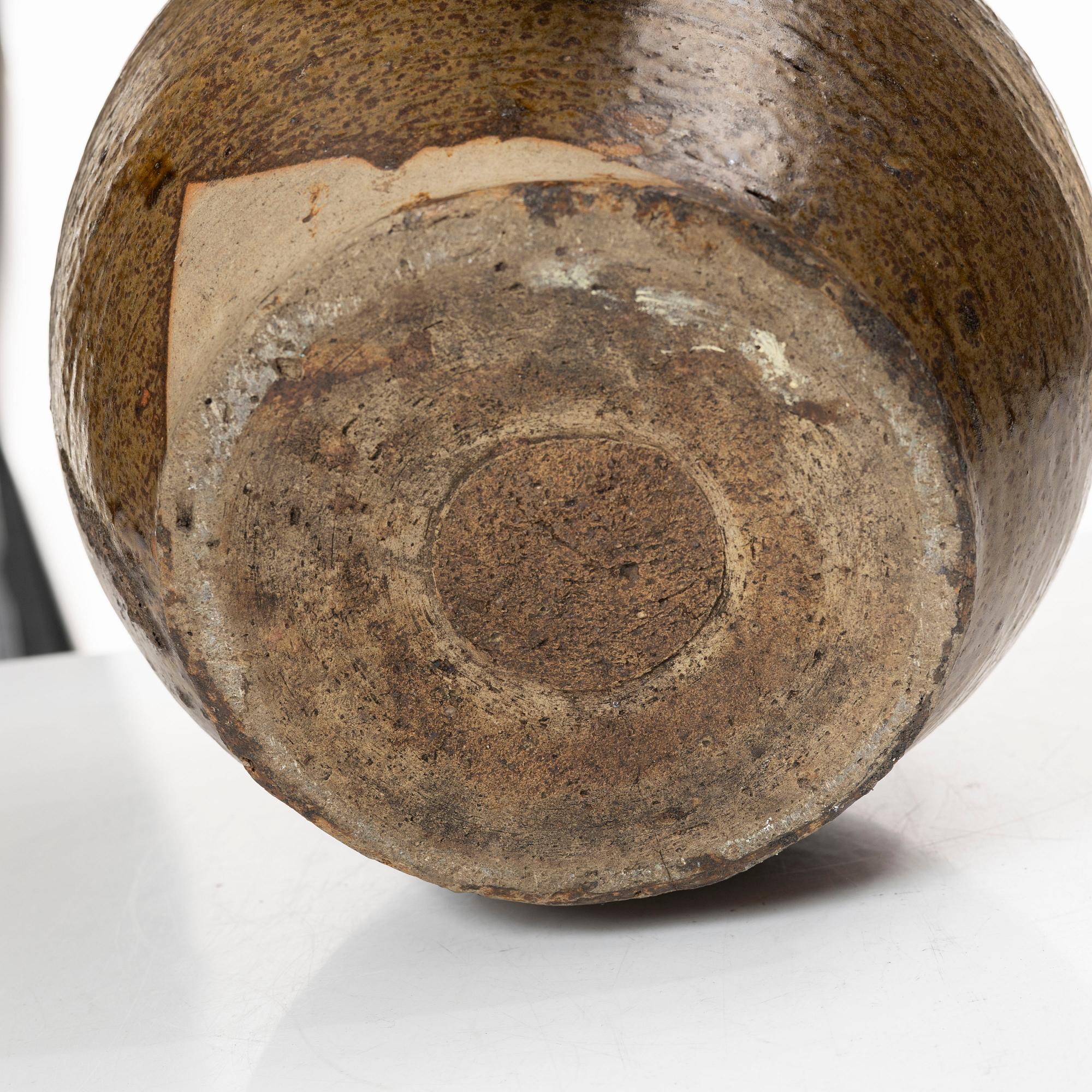 Kruka, glaserat stengods, Sydostasien, sen Mingdynasti/Qingdynasti.