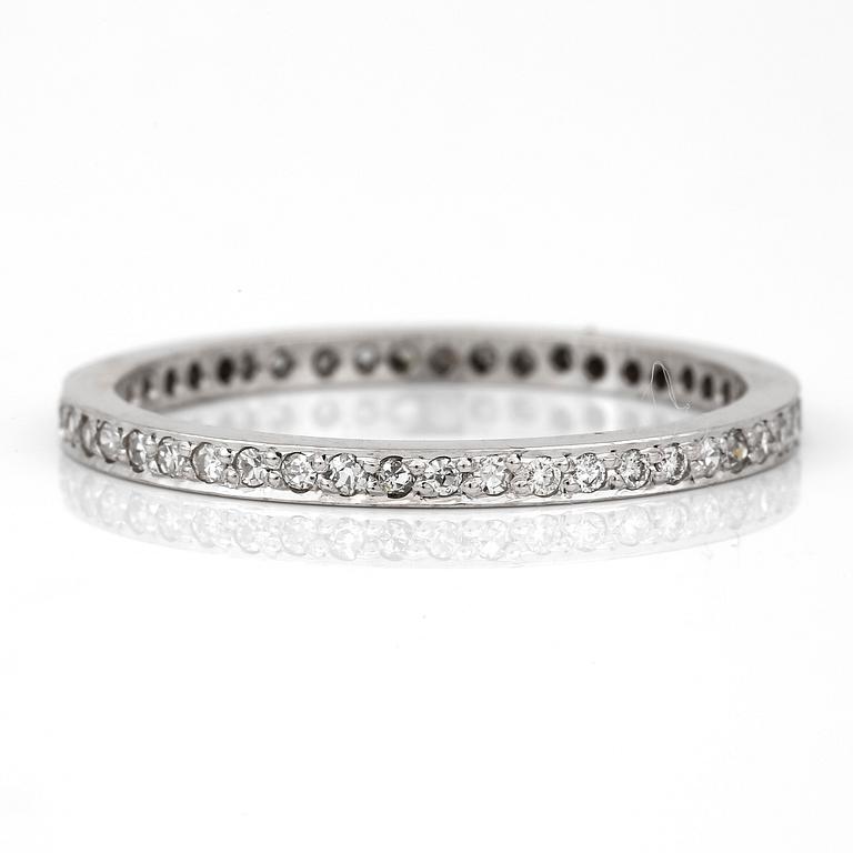 ALLIANSRING, med åttkanslipade diamanter, totalt ca 0,50 ct. 18K vitguld.