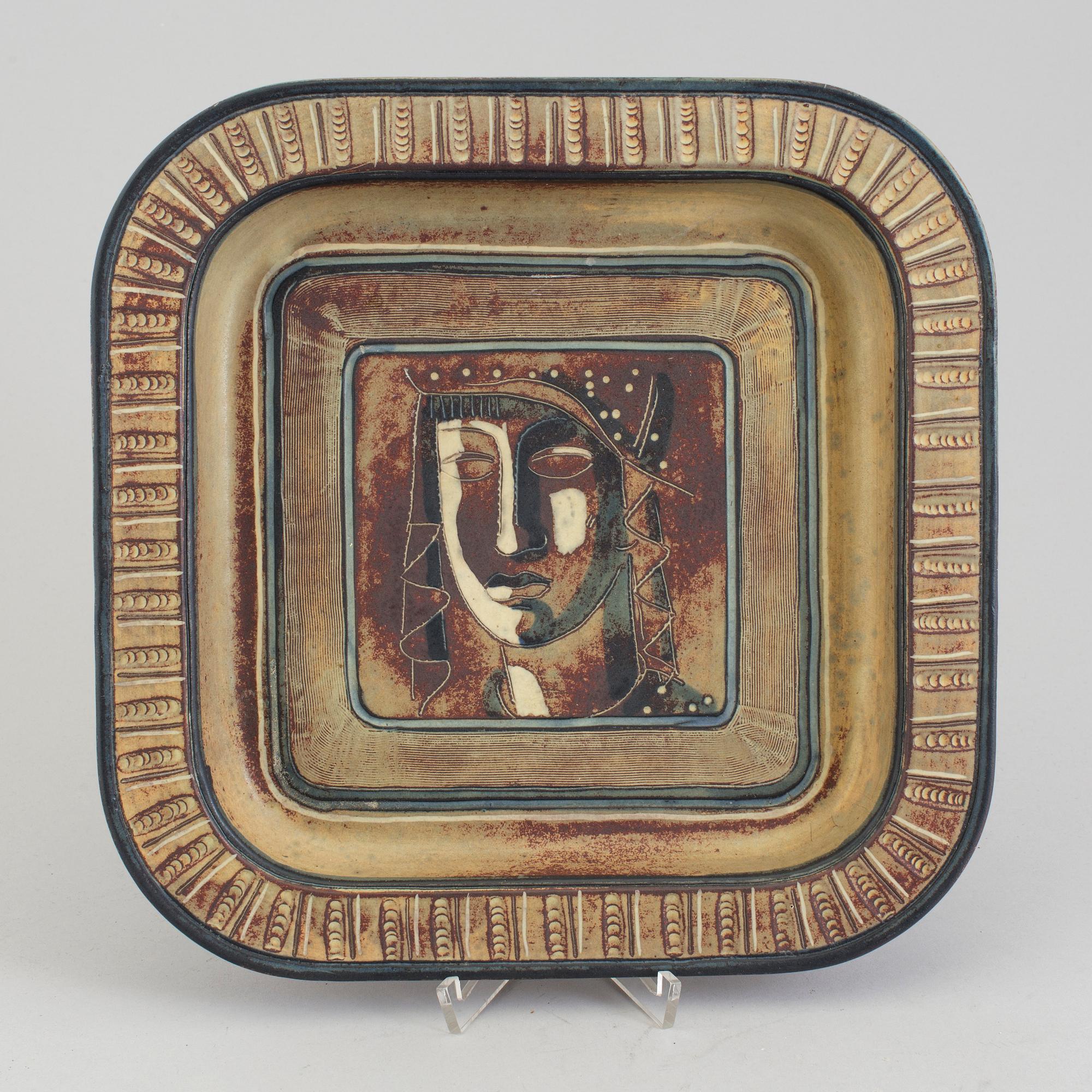 A Wilhelm Kåge 'Farsta' stoneware dish, Gustavsberg Studio.
