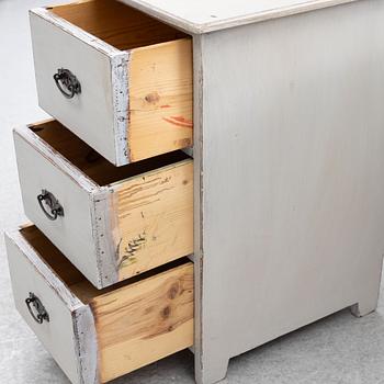 Bedside tables/chests of drawers, a pair, contemporary.