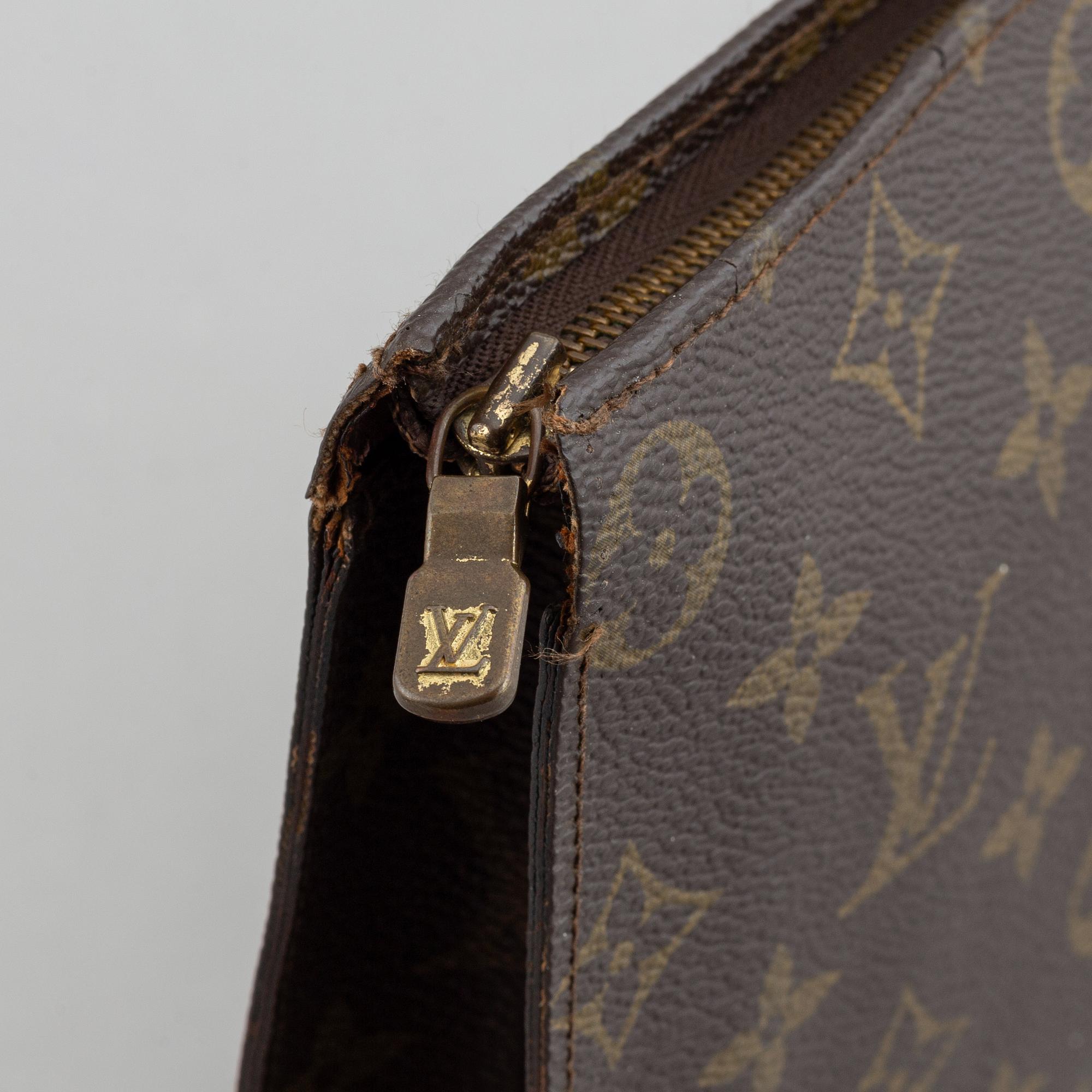 Louis Vuitton, neccessär samt nyckelhållare.