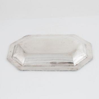 A silver dish, CG Hallberg, Stockholm, 1920.