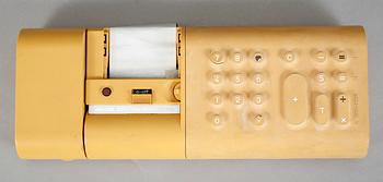 RÄKNEMASKINER, 2 st, Mario Bellini, Olivetti, 1900-talets sista kvartal.
