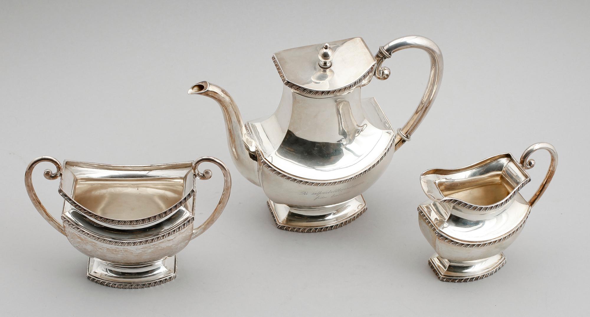 KAFFESERVIS, 3 delar, silver, svenska stämplar 1918. Vikt ca 1260 g.