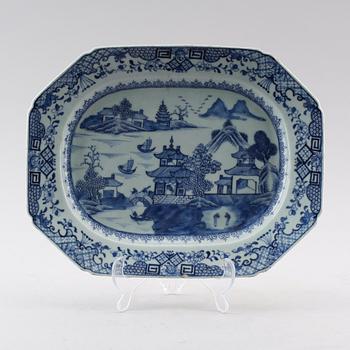 STEKFAT, porslin, Kina, Qianlong 1736-1795.