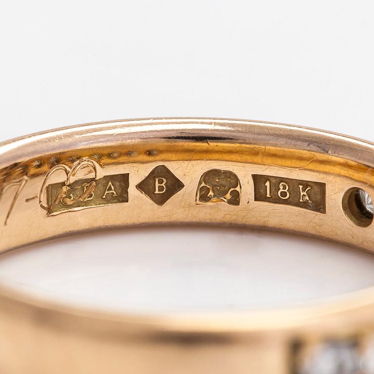 Ring, alliansring, 18k guld och diamanter tot. ca 0.35 ct enligt gravyr, Svenska stämplar.