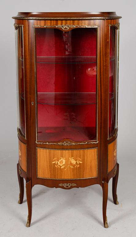 VITRINSKÅP, rokokostil, 1900-talets mitt.