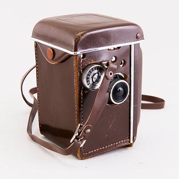 Set of five cameras, with accessories, 1920-50-tal.