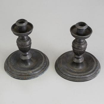 A PAIR OF BARQUE PEWTER CANDLESTICKS, 17th/18th century.
