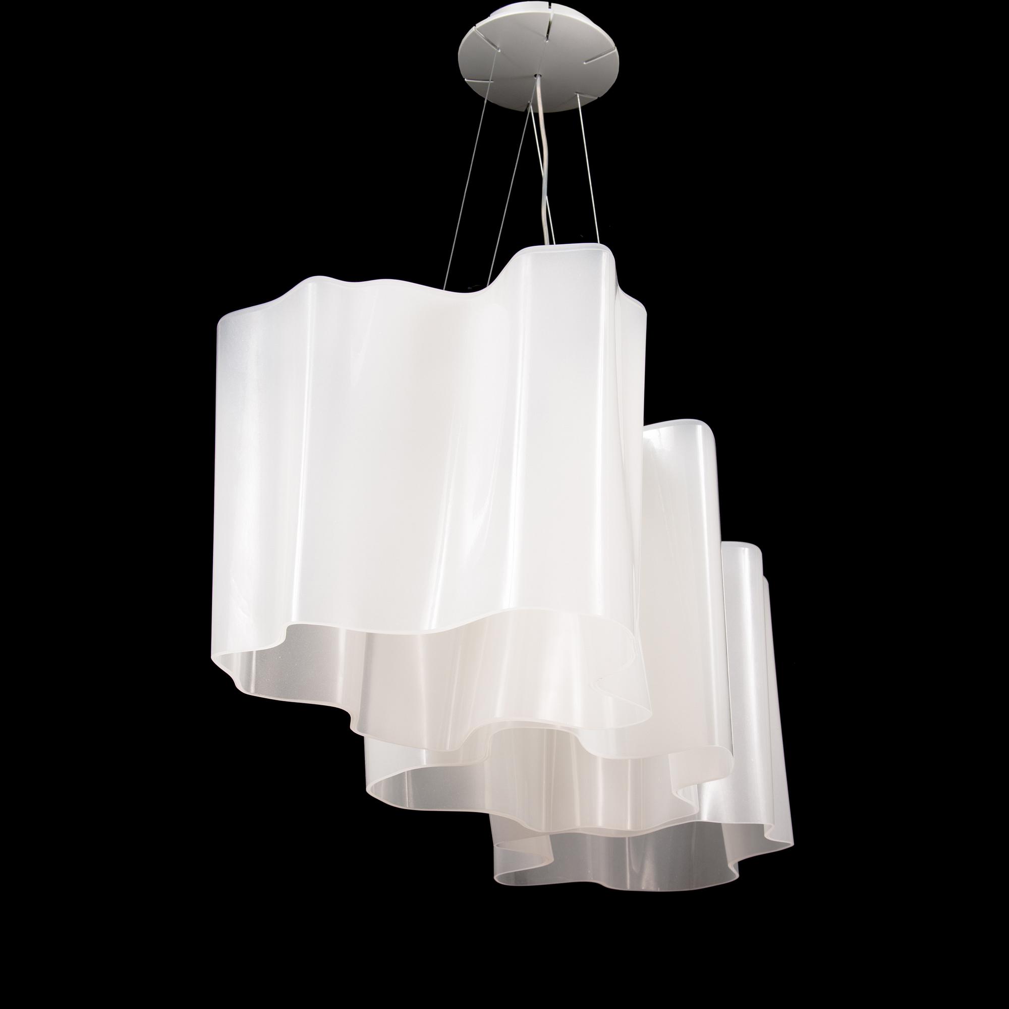 An Italian Artemide 3-light 'Logico Micro' suspension lamp designed by Michele De Lucchi och Gerhardt Reichert.