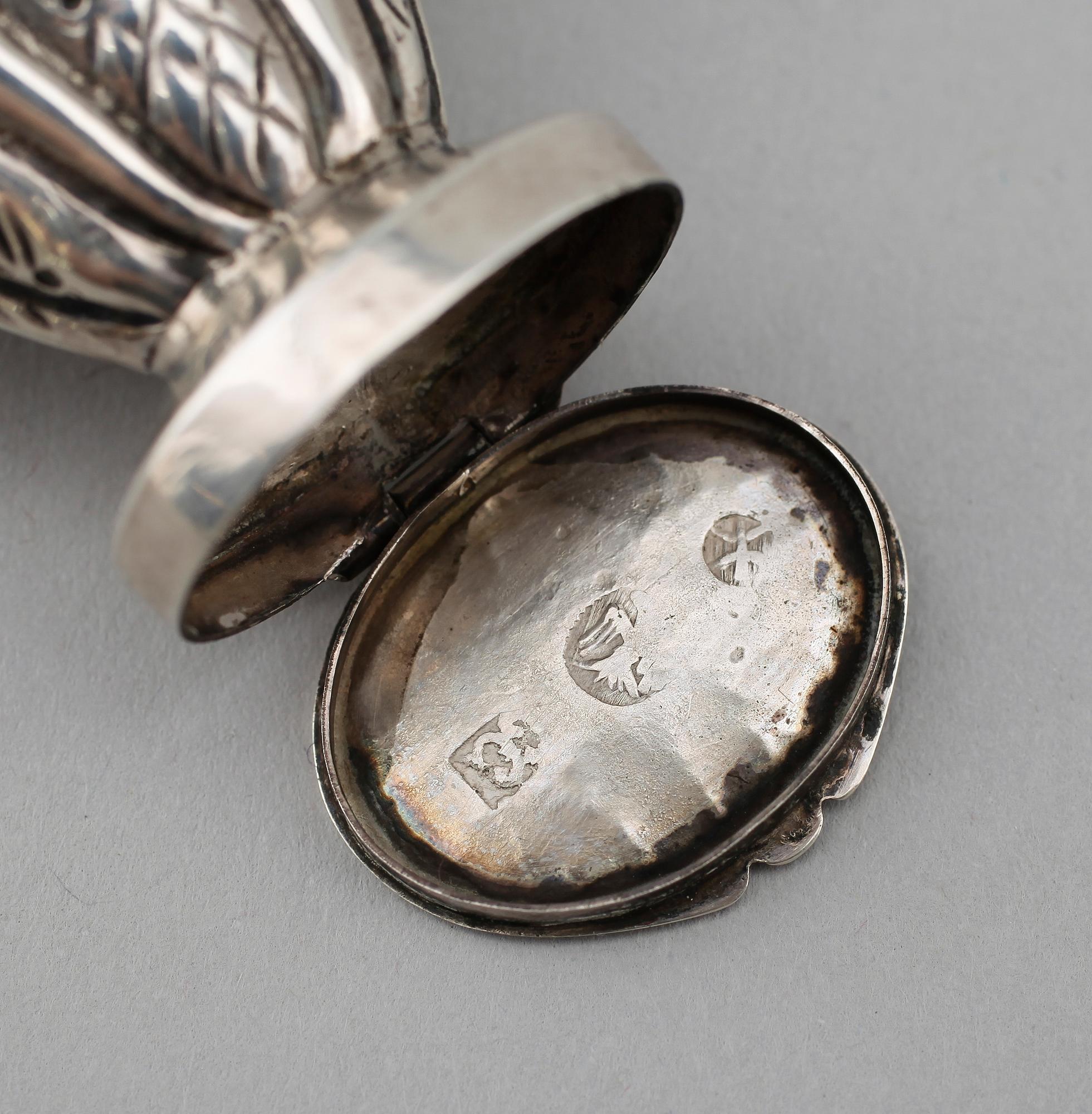LUKTDOSA, silver, Danmark, 1700-tal. Vikt ca 37 gram.