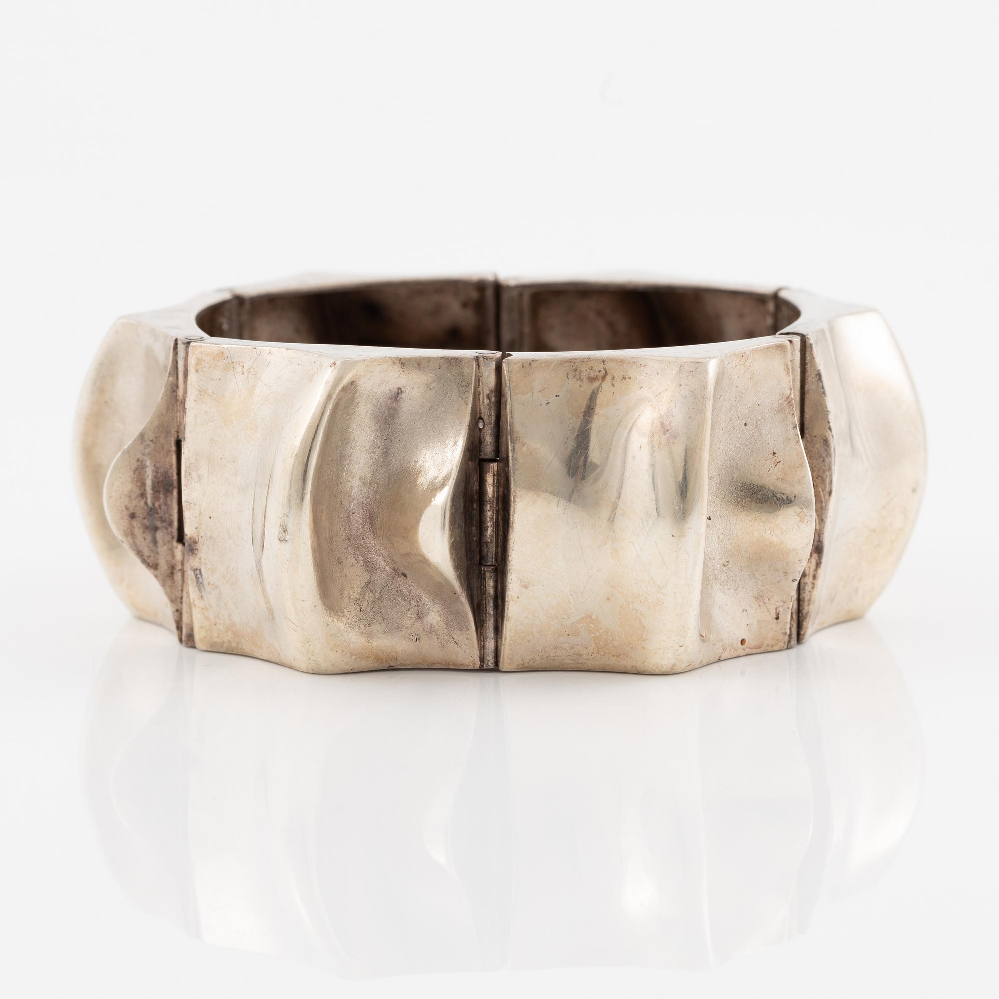 Matti Hyvärinen, armband, sterlingsilver, Sirokoru Oy 1973.