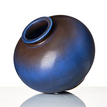 Berndt Friberg, a stoneware vase, Gustavsberg studio, Sweden 1964.