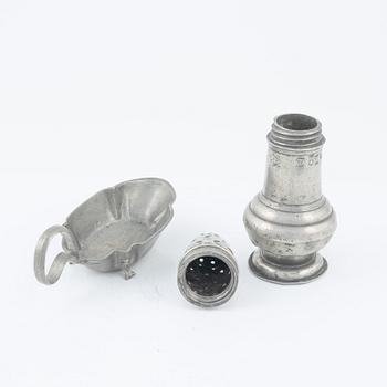 A lot of five pewter objects, 18th and 19th Century.
