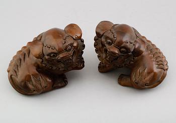 FIGURER, 1 par, snidat trä, Kina, 2000-tal.