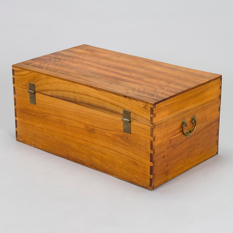 A Chinese wooden chest, first half of the 20th century.