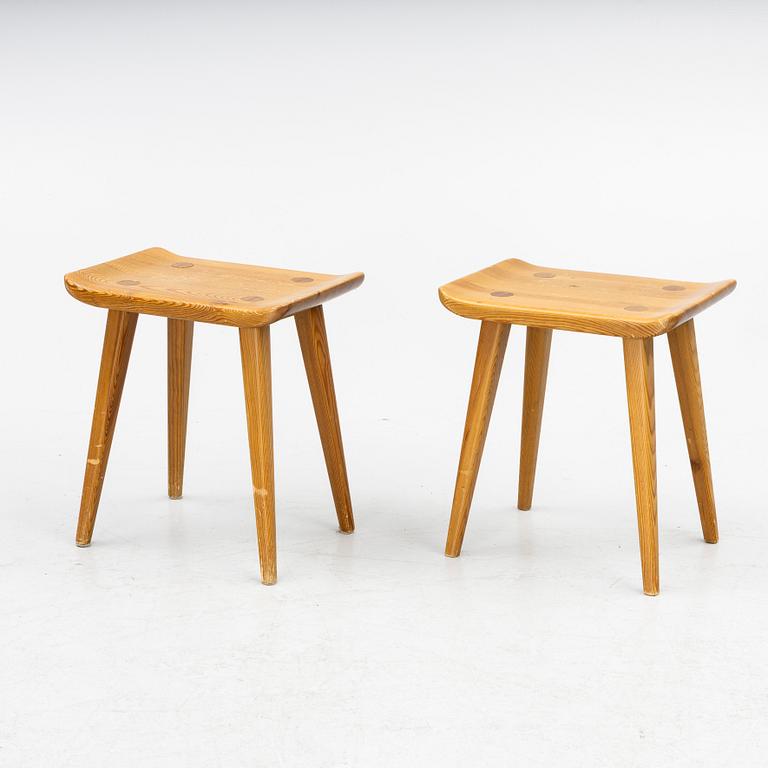 Carl Malmsten, a pair of "Visingsö" stools, Svensk Fur, second half of the 20th century.