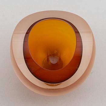 Hanne Dreutler & Arthur Zirnsack, a glass vase from Studio Åhus.