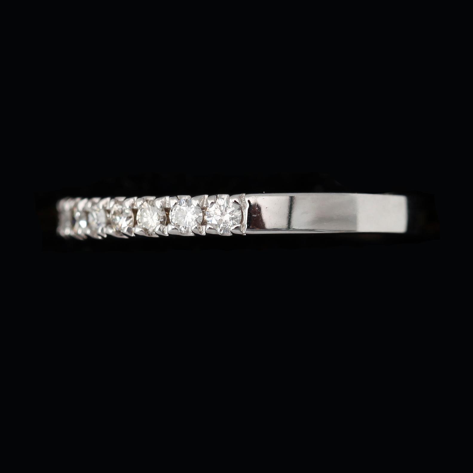 RING, 14K vitguld, briljantslipade diamanter tot ca 0.50 ct.