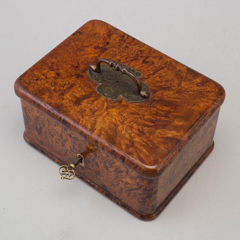 JACOB SIÖLIN, a burr alder veneered box from Köping, signed and numbered 506.