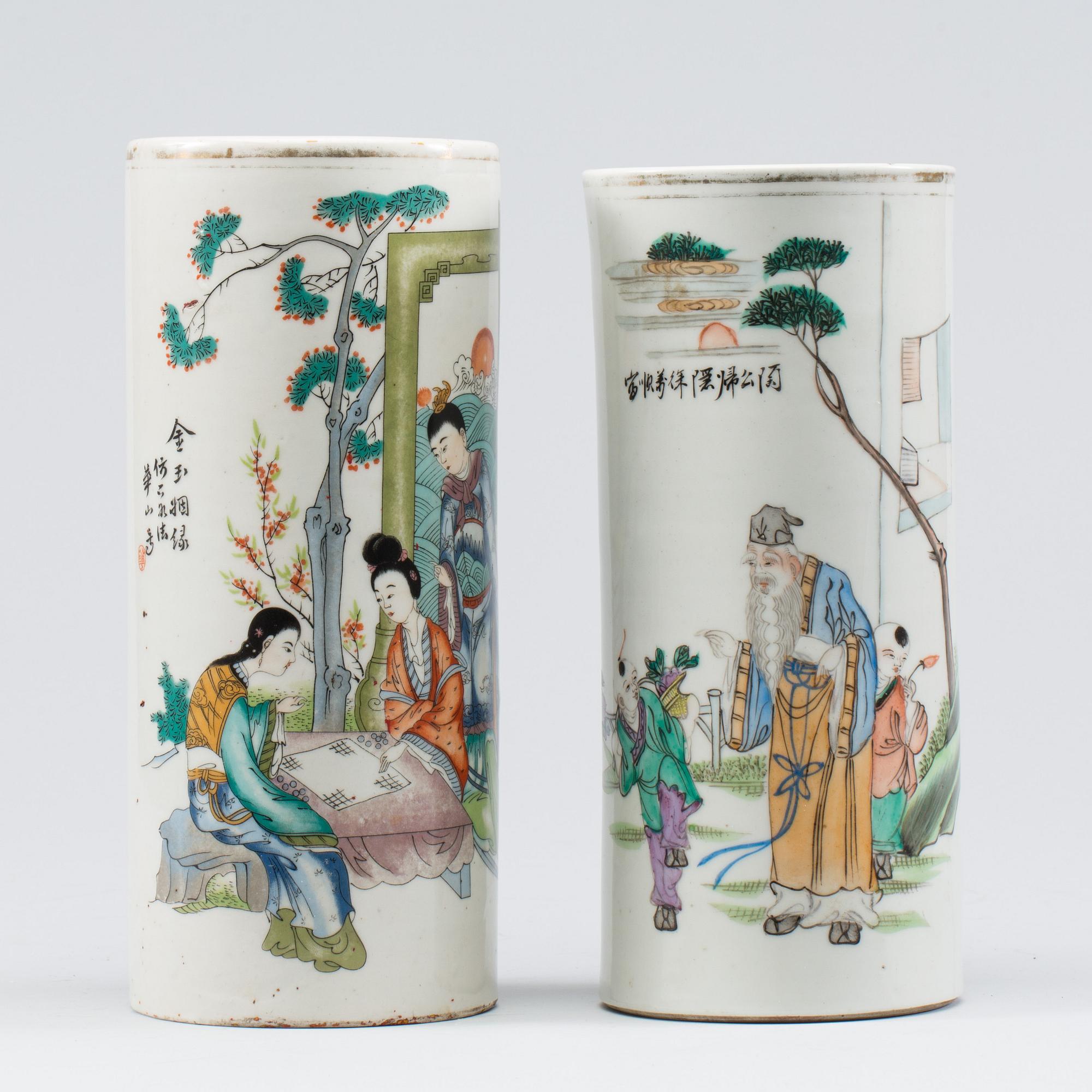 PENSELVASER, 2 st, porslin, Kina 1800-talets slut.