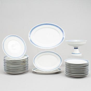 A Royal Copenhagen porcelain service "Blå vifte" by Arnold Krog, 28 pcs, Denmark.