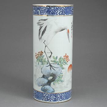 PENSELVAS, porslin, Kina, 1900-tal.